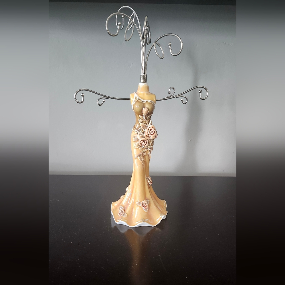 Elegant Gold Jewelry Holder with Floral Design